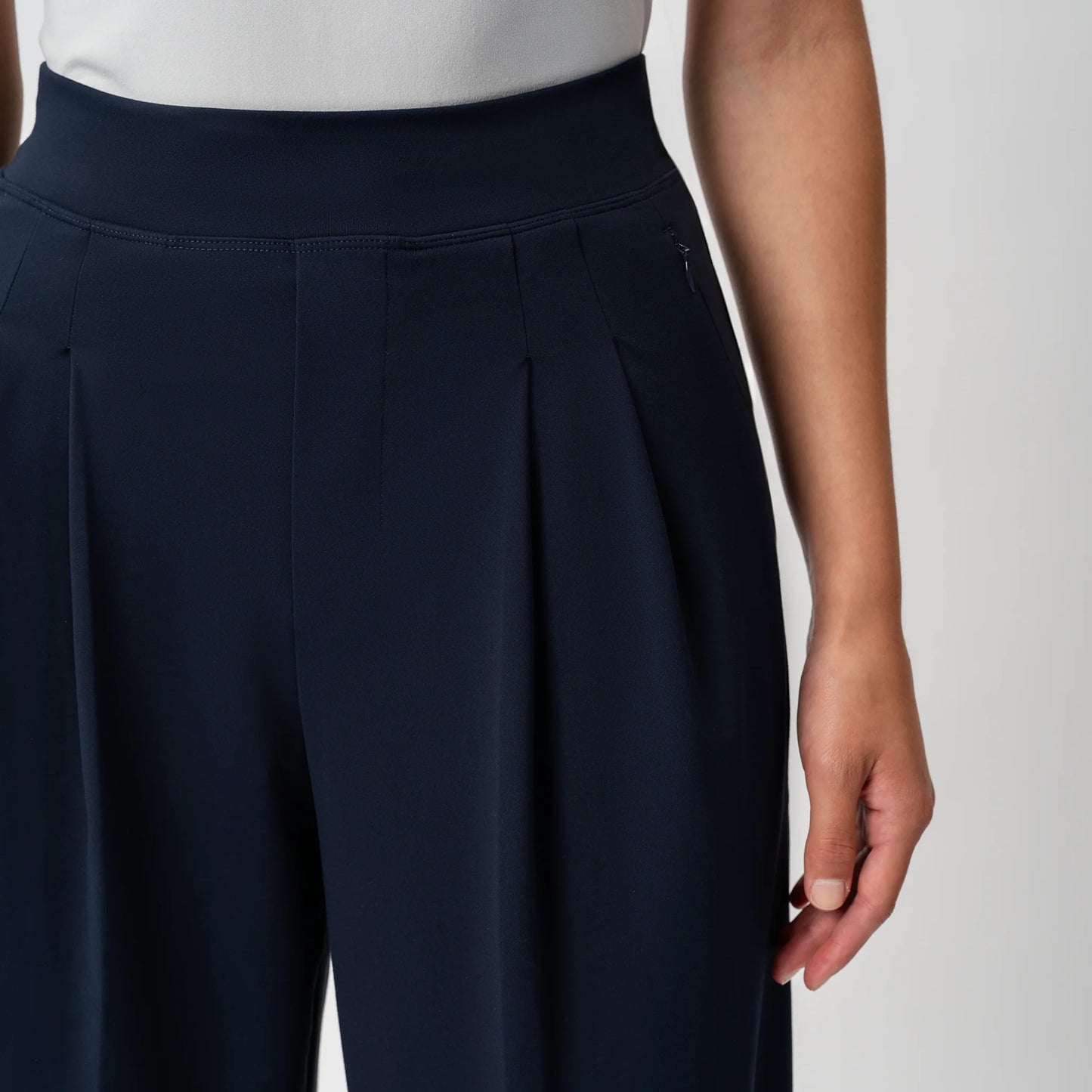 FLEXÉ Pleated Wide Leg